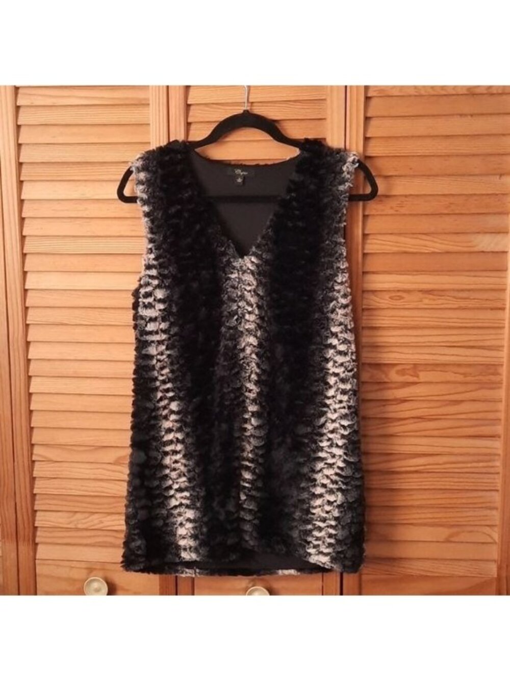 Cupio Black Tan Grey Ombre Faux Fur Vest Size Small